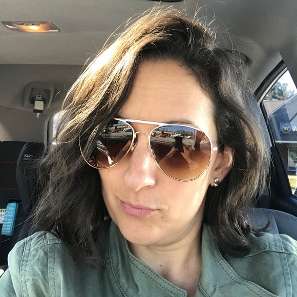 Meet your Posher, @vickyitalia - Picture 4 of 6